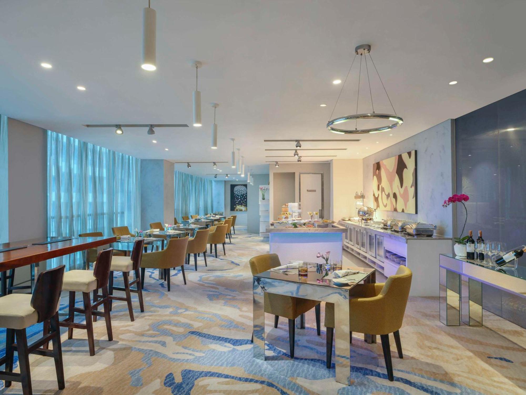 Pullman Jakarta Central Park Exterior foto Club Lounge at the hotel